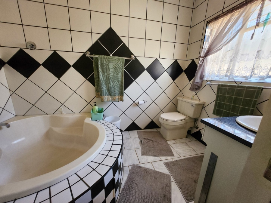 4 Bedroom Property for Sale in Wilkoppies North West